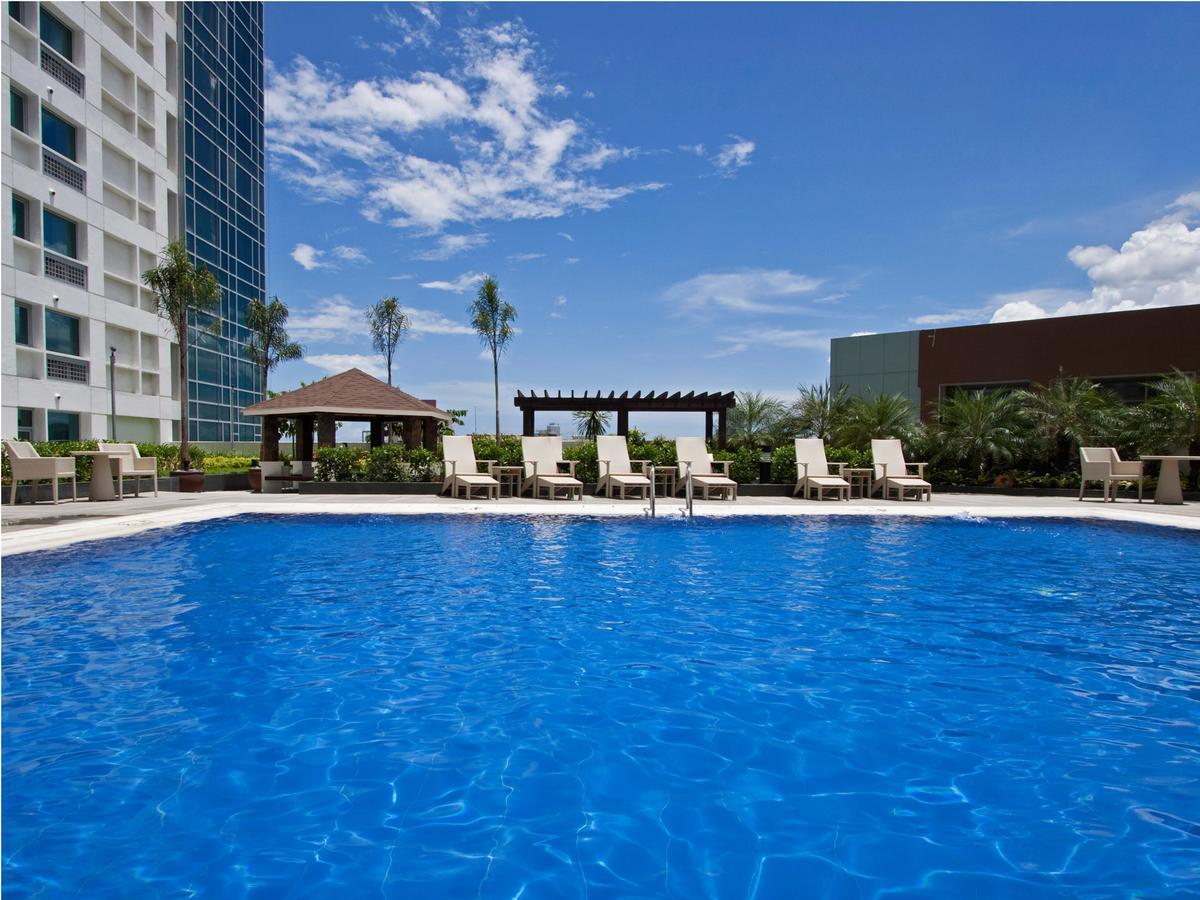 Quest Serviced Residences Cebu Exterior foto
